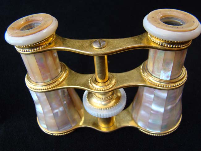 An exquisite pair of antique mother-of-pearl mounted French opera glasses made by LeMaire circa 1890 — image 2